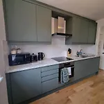 Headley House By Cliftonvalley Apartments