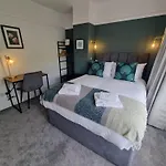 Headley House By Cliftonvalley Apartments
